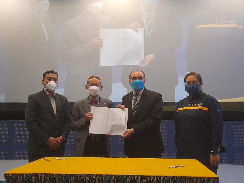 Penandatanganan MoU antara Universitas Amikom Yogyakarta dan AKRB Jogja dengan Universiti Teknologi Mara (UiTM) Malaysia