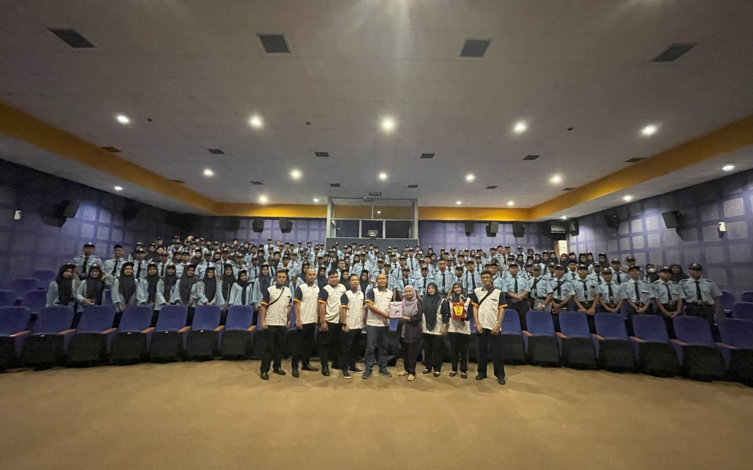 Kunjungan SMK PGRI 2 Ponorogo ke Universitas Amikom Yogyakarta: Mempersiapkan Generasi Muda Hadapi Industri Teknologi