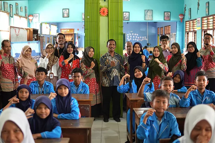 Tim Dosen Ilmu Komunikasi Amikom Yogyakarta Gelar Kampanye Edukasi Pencegahan Perundungan di SDN Kejambon 2