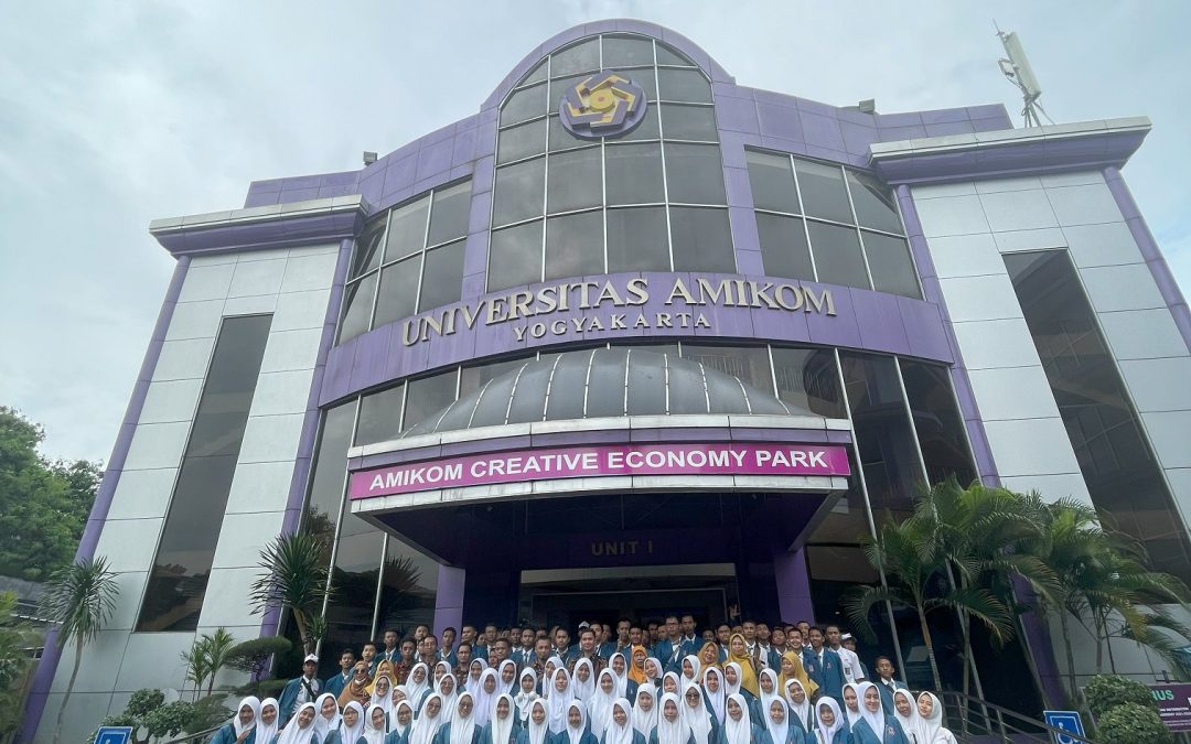 Kunjungan SMK N 1 Pasuruan ke Universitas Amikom Yogyakarta: Membangun Koneksi Antara Pendidikan dan Industri Kreatif