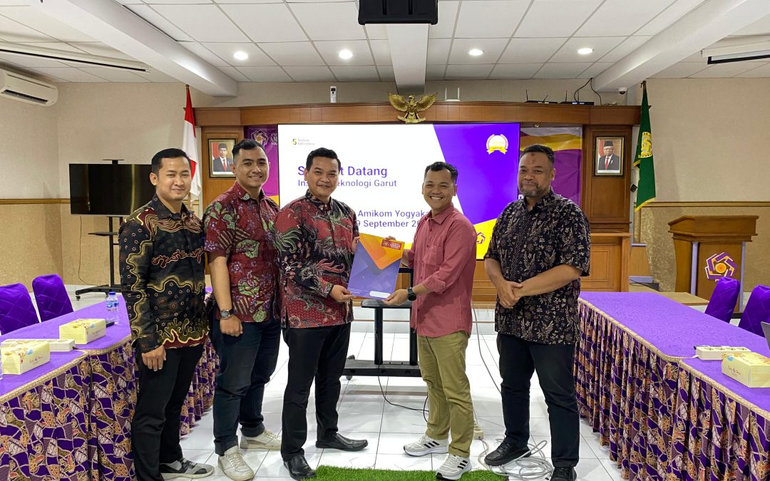 MoU antara Universitas Amikom Yogyakarta dengan Institut Teknologi Garut