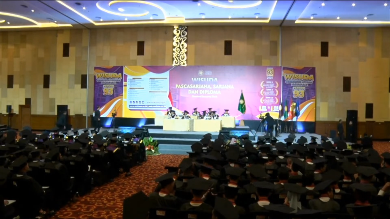 Universitas Amikom Yogyakarta Wisuda 240 Mahasiswa, Siap Hadapi Tantangan Global