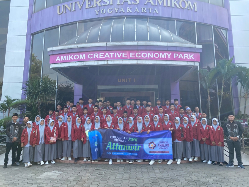 SMK Attanwir Bojonegoro Kunjungi Universitas AMIKOM Yogyakarta untuk Pelajari Perkembangan Teknologi Informasi