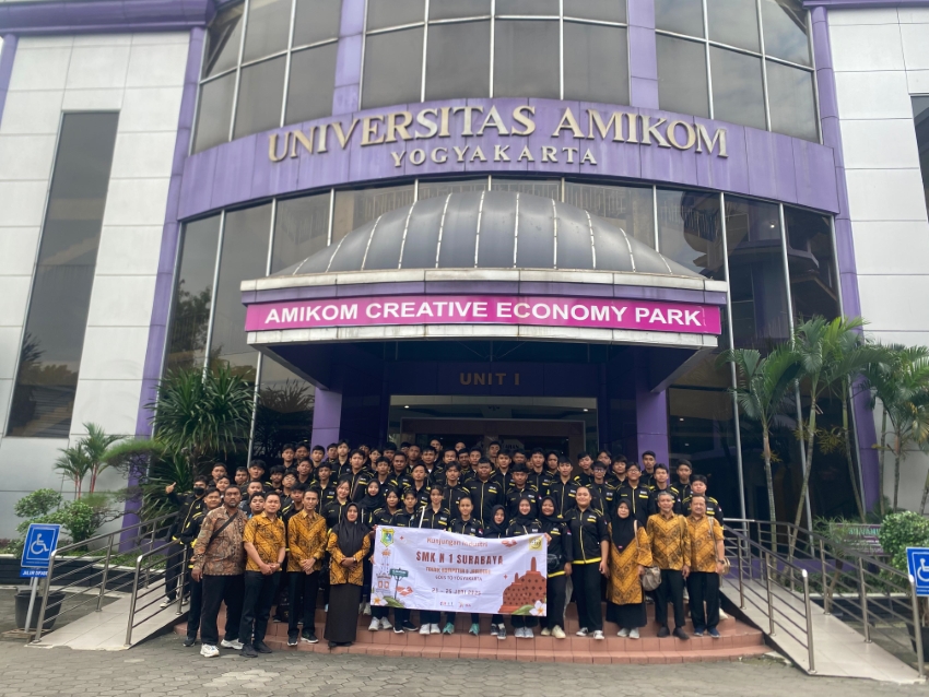 81 siswa jurusan Teknik Komputer dan Jaringan (TKJ) SMK Negeri 1 Surabaya berkunjung ke Universitas AMIKOM Yogyakarta