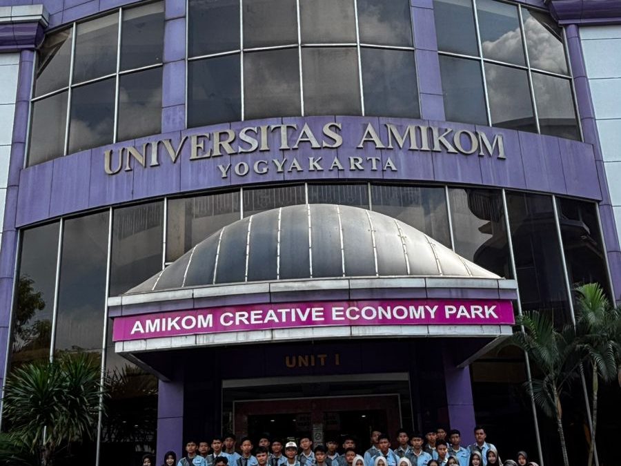 SMK Negeri 1 Semendawai Suku III Kunjungi Universitas AMIKOM Yogyakarta