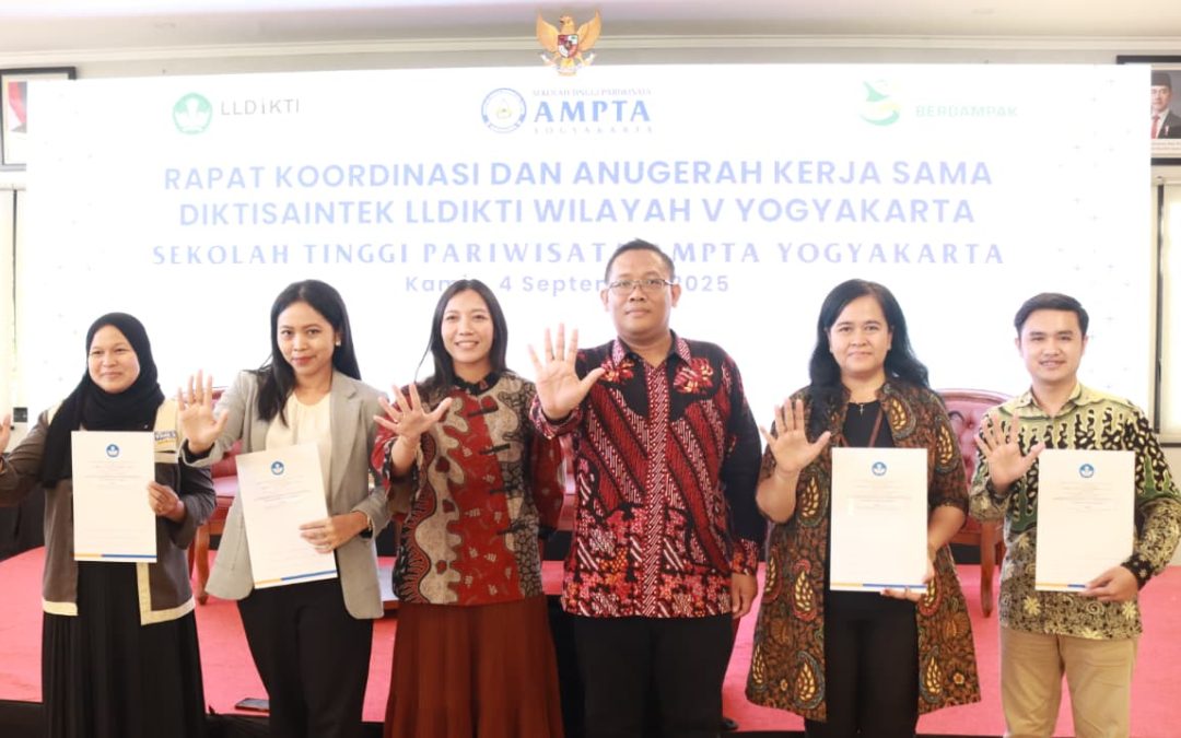 AMIKOM Masuk Empat Besar Penerima Penghargaan AKD 2025 untuk kategori Perguruan Tinggi dengan Kerjasama Pemerintah/Lembaga Swadaya Masyarakat Terbaik,