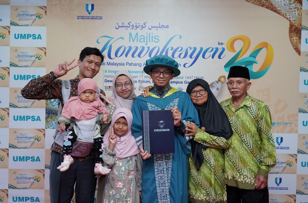 Dosen FIK AMIKOM Raih Penghargaan Best International Postgraduate Student di Universiti Malaysia Pahang Al-Sultan Abdullah