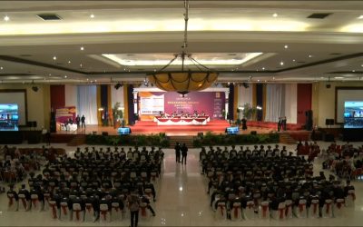 215 Wisudawan Resmi Dilantik pada Wisuda AMIKOM ke-97
