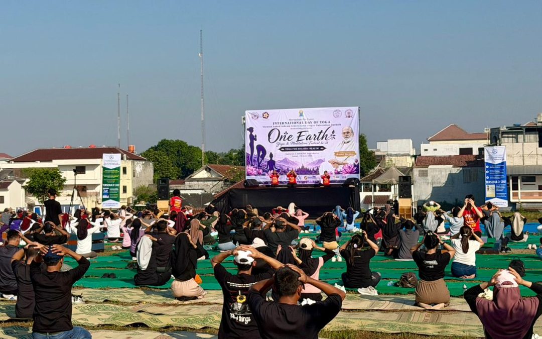 Universitas AMIKOM Yogyakarta Gelar Yoga Holistik di Era AI