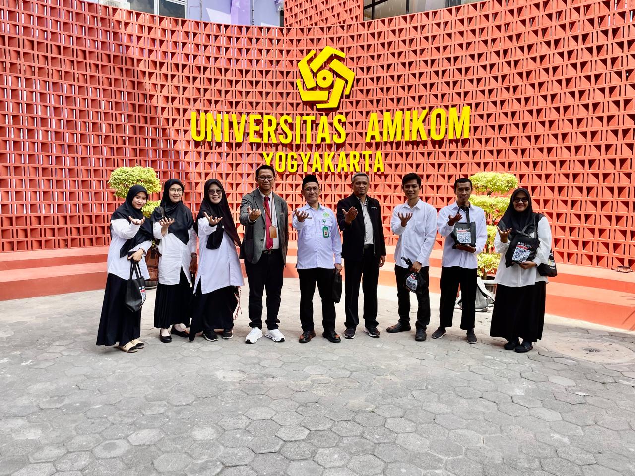 Foto dari Kiri-Kanan :Ms. Ismi, Mrs. Ika, Mrs. Endang (Co.), Erik, Mr. Edi (Headmaster), Dr. Andi, Mr. Rizal, Ms. Arief Rahman, Ms. Muthia